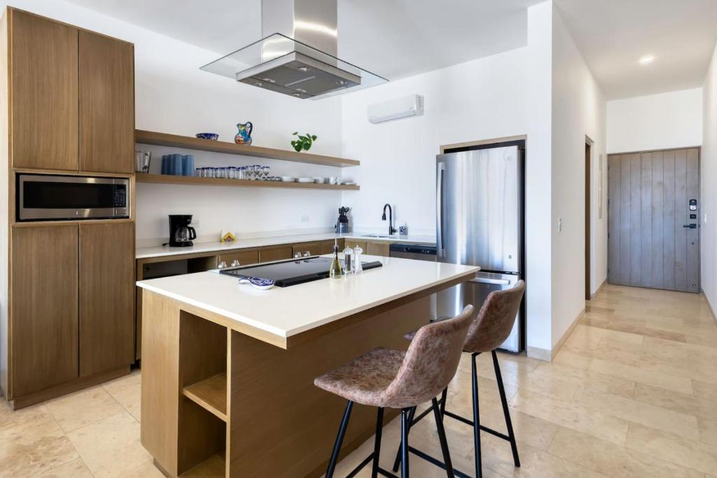 The best views and location, 2 BD - 5
