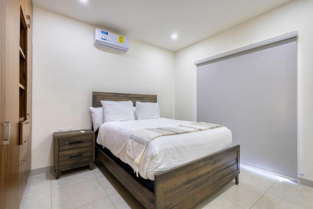 New 3 BD Condo with Pool and Gym - 2