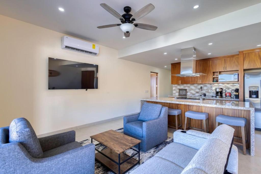 New 3 BD Condo with Pool and Gym - 3