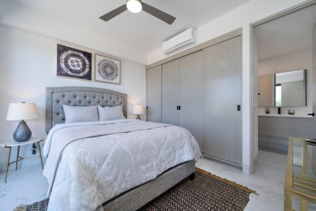 Find peace in this 2 BD condo - 4