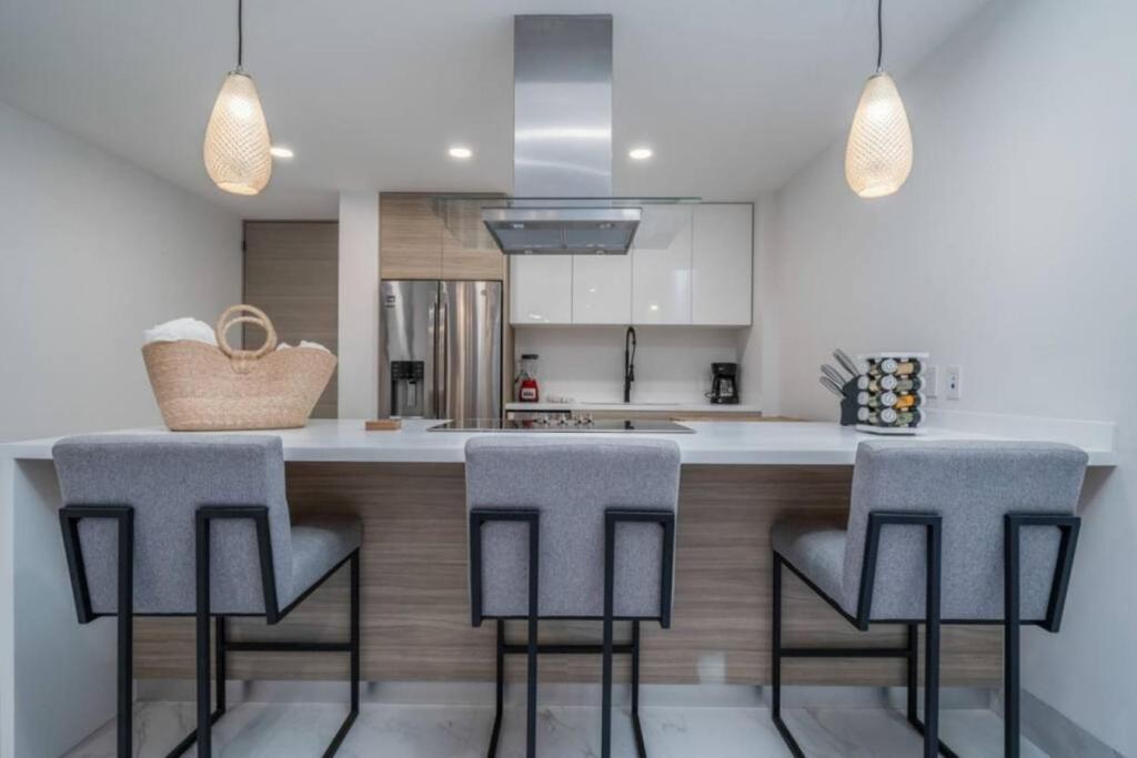 Find peace in this 2 BD condo - 5