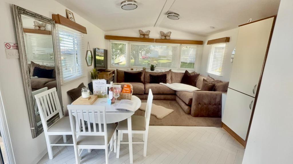 Hoburne Devon Bay luxury holiday caravan in Paignton