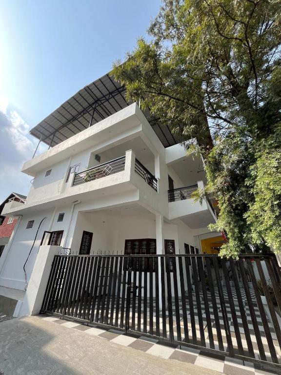 Silver Oaks Dalanwala by Jabula Getaways, Déhrádún