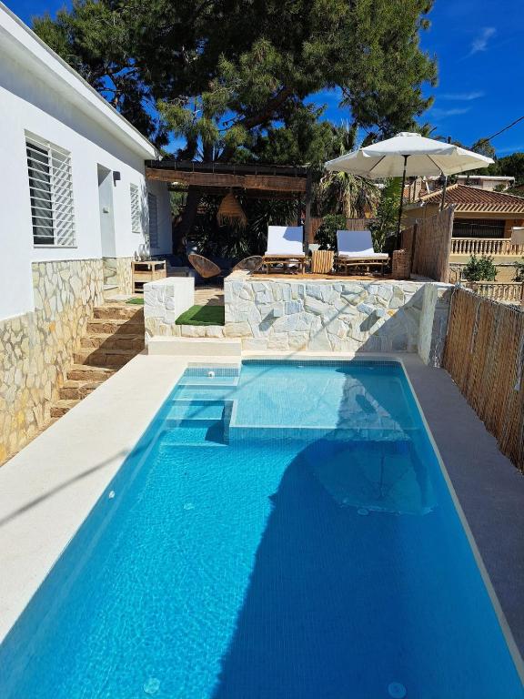 Luxury Villa in the Beach - 2