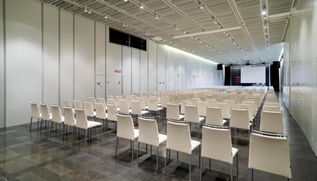 Tárgyalóterem/bálterem