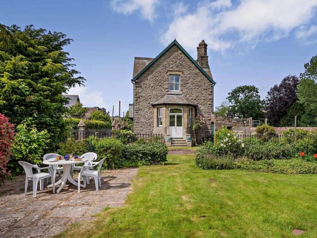 3 Bed in Brecon Town BN134, Брекон