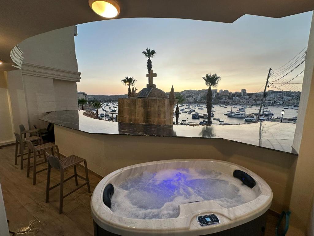 Seabreeze Apartments Flat 1 W Jacuzzi By Homely!, St Paul's Bay