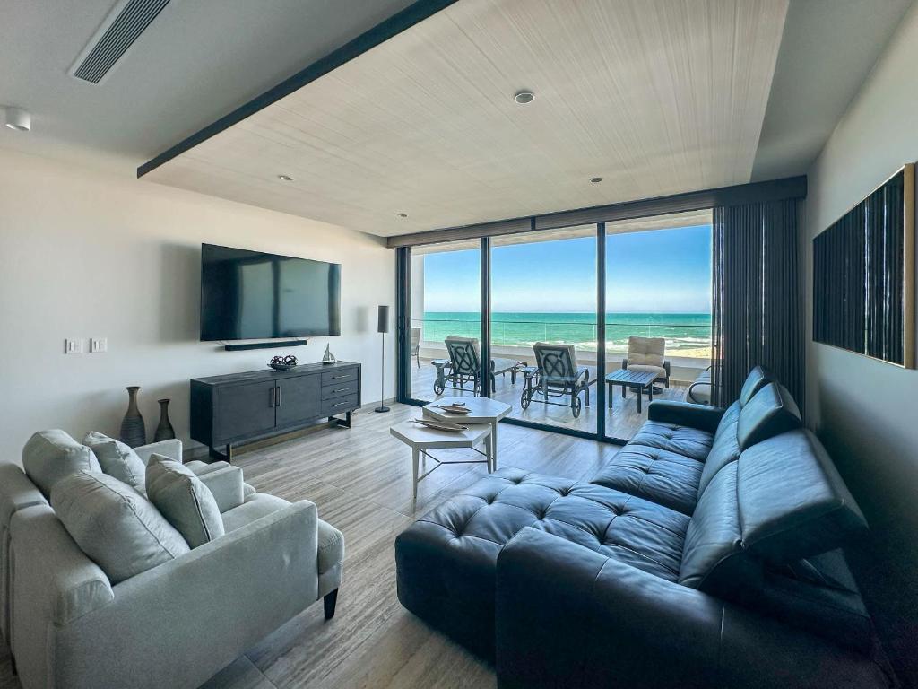 2BR Iconic Oceanfront Escape - 4