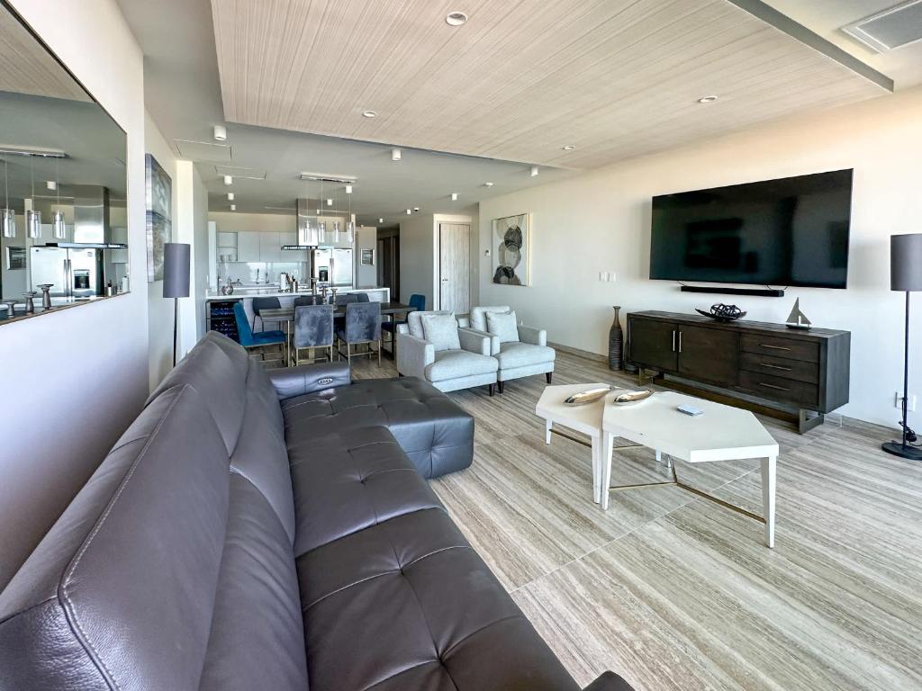 2BR Iconic Oceanfront Escape - 5