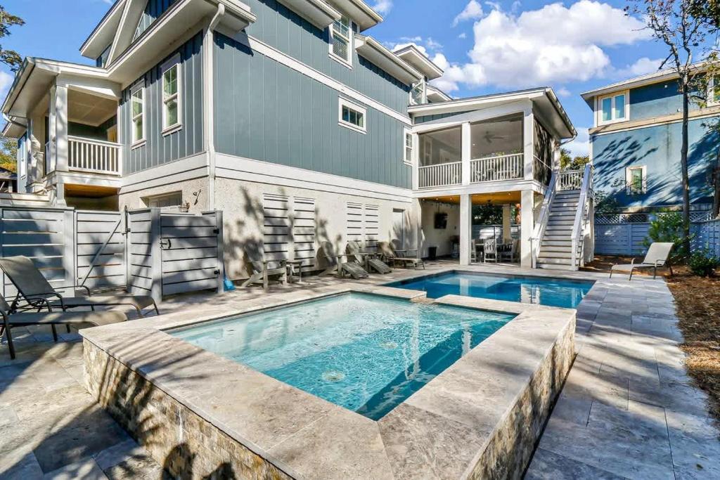 7 Bed 6 and one half bath with private pool spa & private beach access, Hilton Head Island