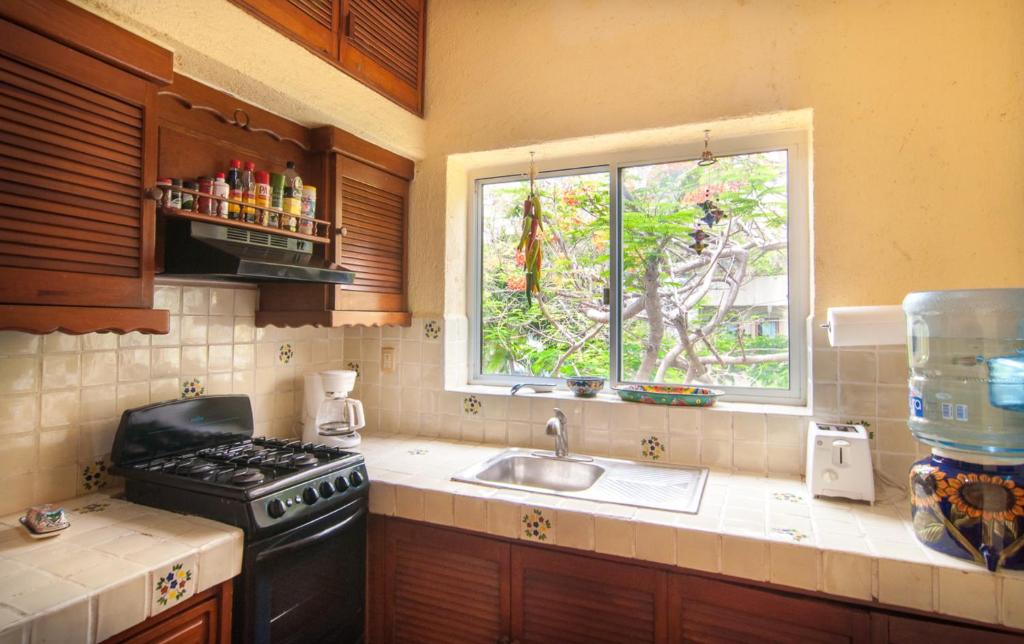 Charming authentic Mexico-Walk to beach & 5th Ave! - 4