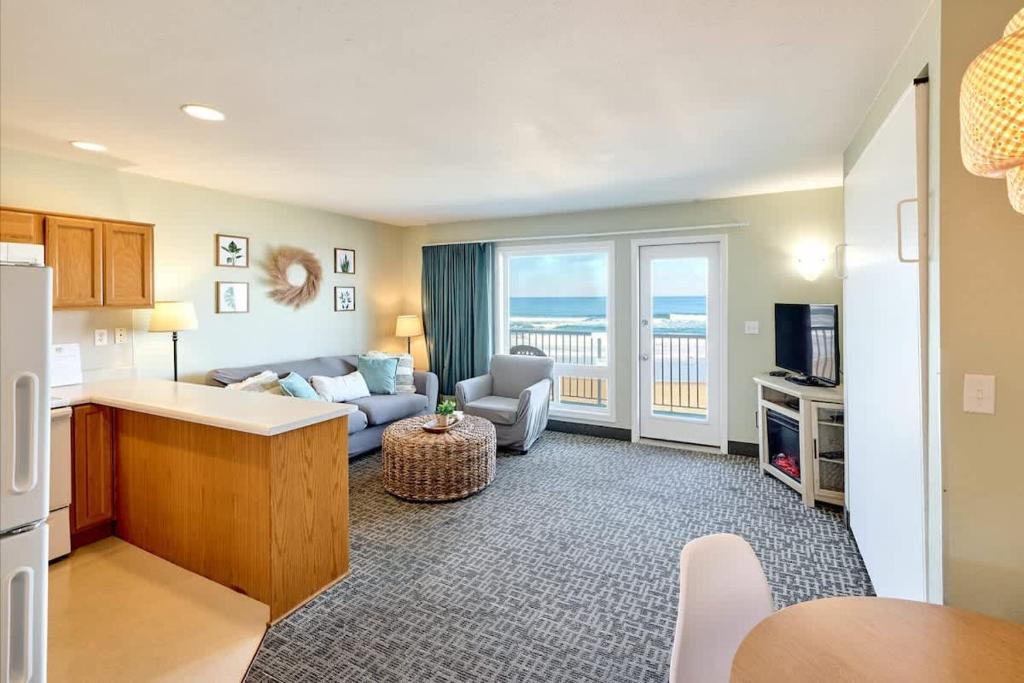 Ocean View Suite - Beach And Pool Access, Lincoln City