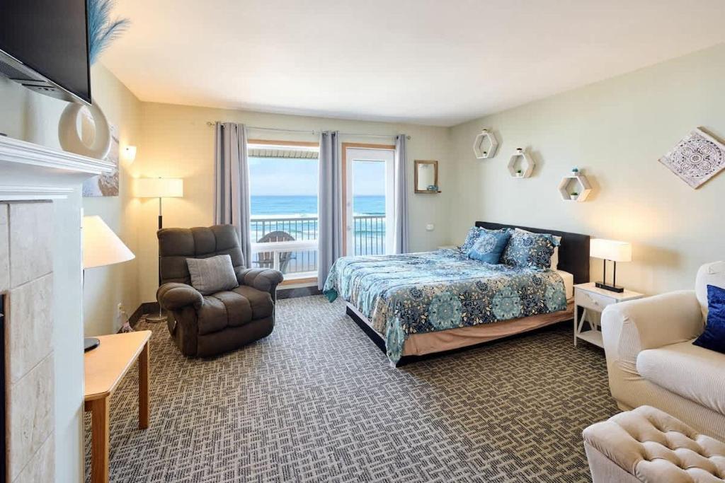 Top Floor Ocean View Suite - Sleeps Six - Pool & Hot Tub Access, Lincoln City