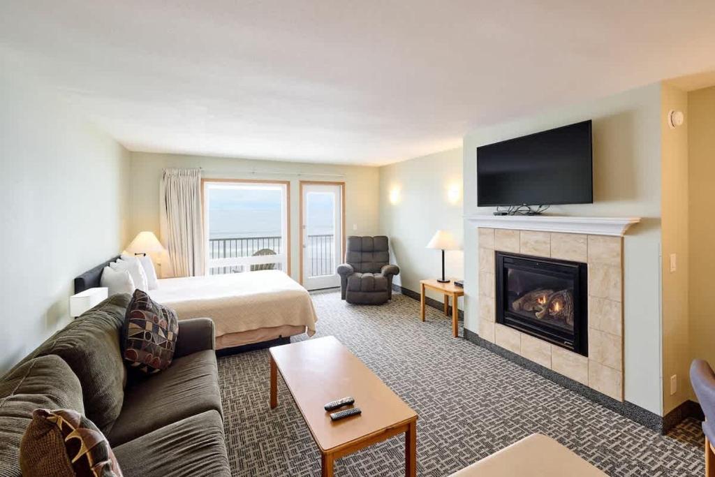 Top-Floor Deluxe Suite With Ocean View - Sleeps Six, Lincoln City
