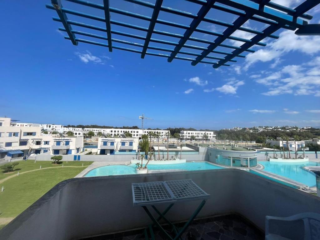 Modern Pool-View Luxury Flat, Oulad Akkou