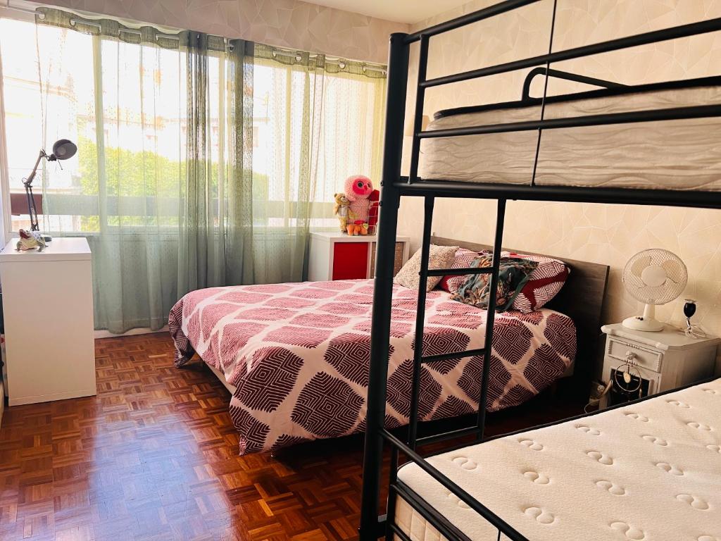 Grand appartement avec balcon et parking gratuit sur place - 3