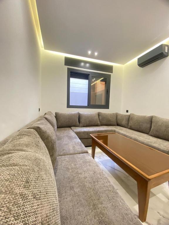 Modern Equipped Central Suite terassa 8, Oulad Akkou