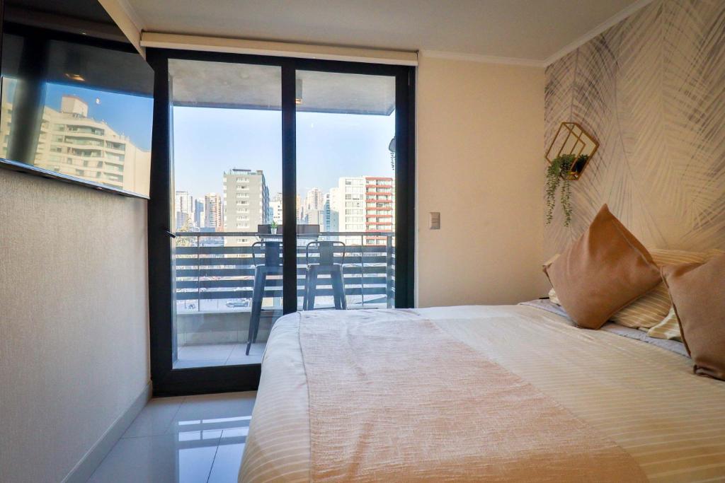 HOM I Amplio Depto 1D1B 3PAX con Terraza en STGO - 1