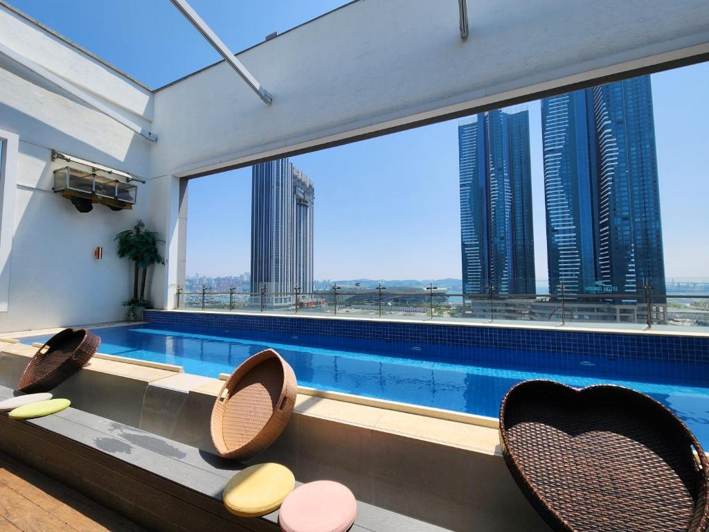 スイミングプール