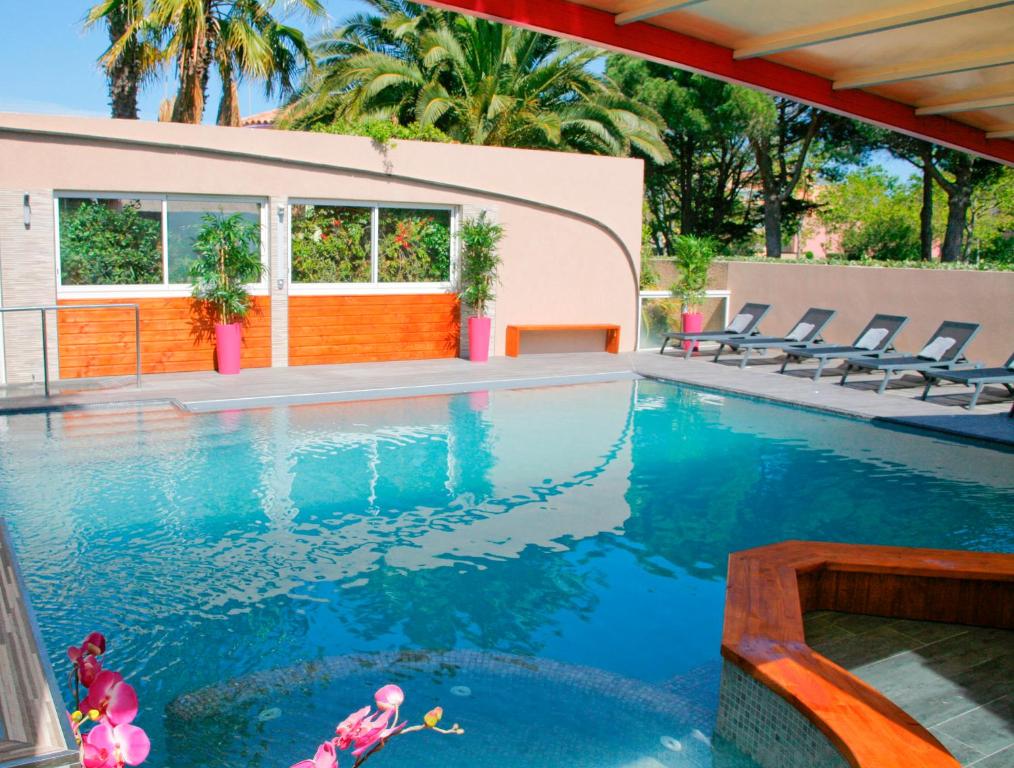 Swimming pool, Hotel & Spa Gil de France Cap d'Agde in Agde