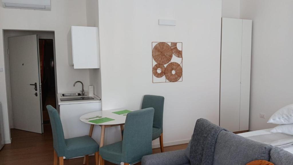 The 6 apartments S - 4