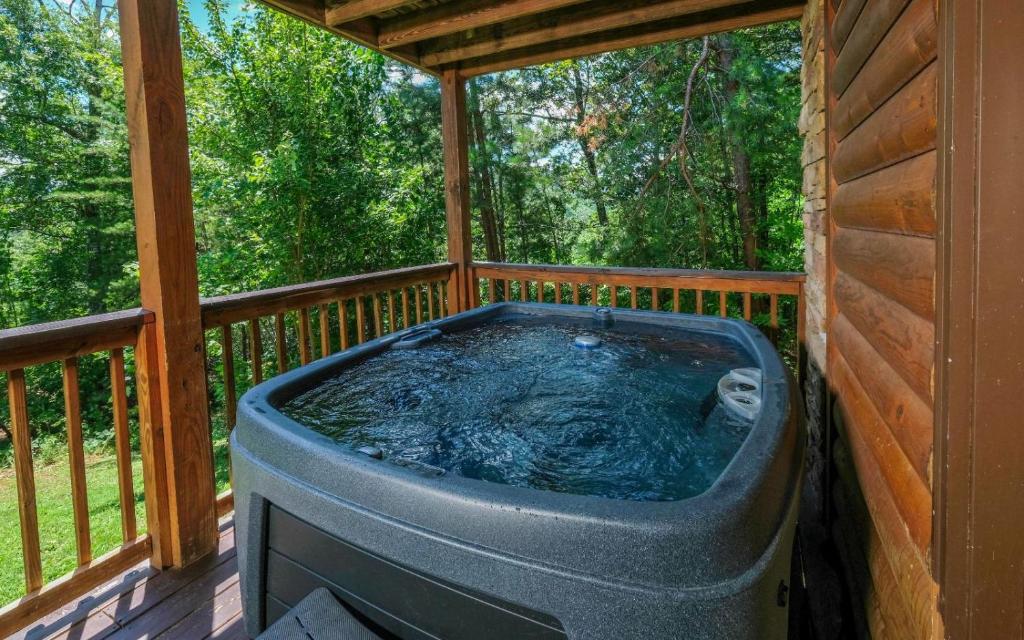 Brink of Paradise, Gatlinburg