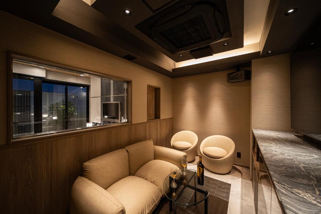 럭키 선의 침대와 넓은 객실 모습