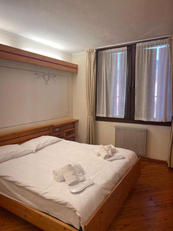 Hotel De la Ville - 4