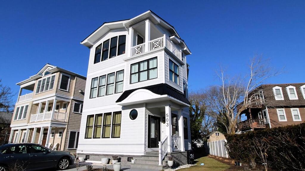 12 Pearls, Cape May Point