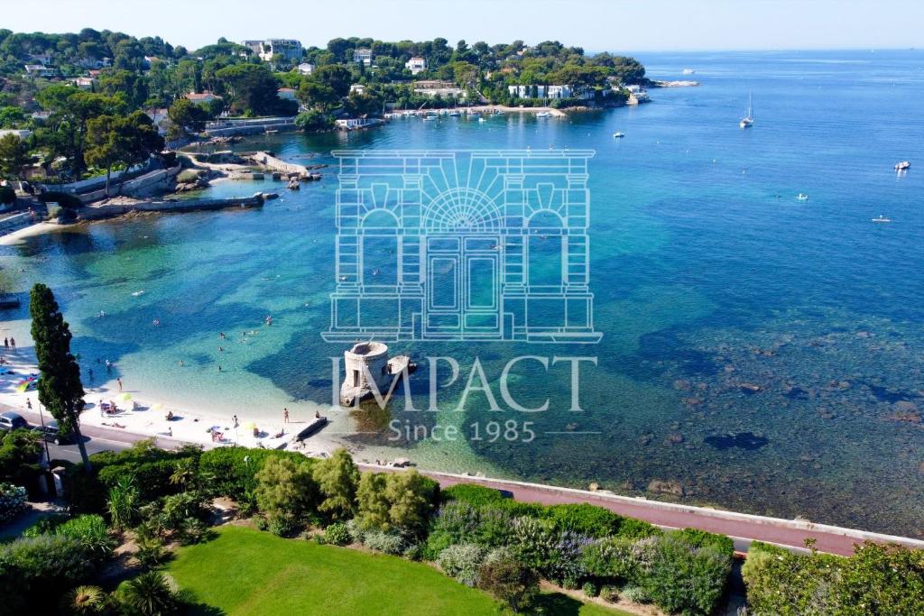 REF 137 - Cap d'Antibes seafront - Villa for rent - 3
