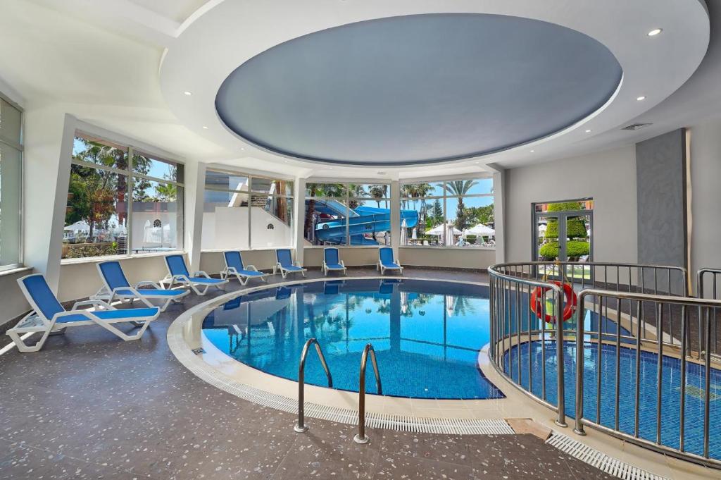 Annabella Diamond Hotel - All Inclusive — Swimming pool in Avsallar
