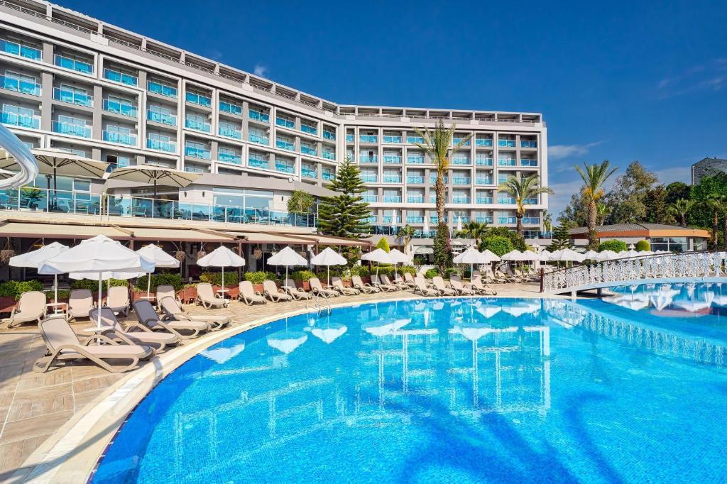 Annabella Diamond Hotel - All Inclusive — Swimming pool in Avsallar