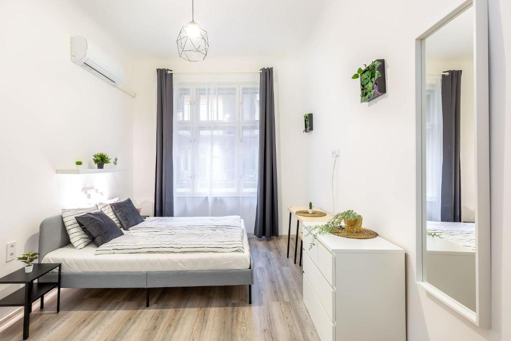 Very Central - Simple - Quiet Sleep, Budapest