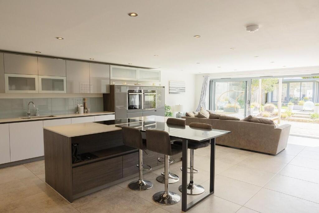 Large 4 Bedroom Seaside House, Hunstanton photo 3