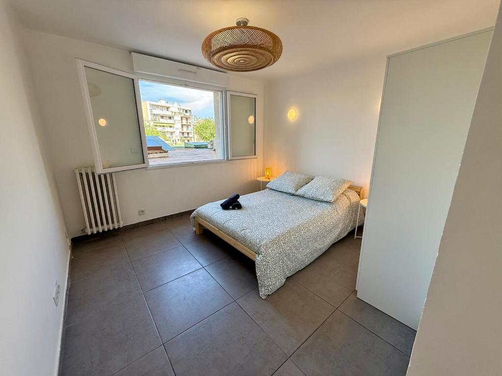 Air-conditioned, sleeps 8, St-Charles, Wi-Fi - 3