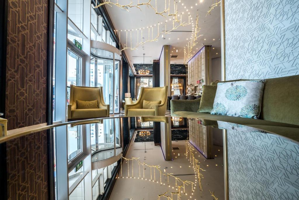 Shared lounge/TV area