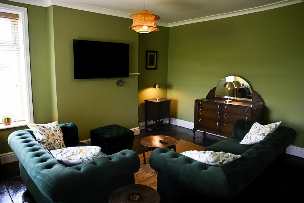 Cowpe Lowe View House, Newchurch