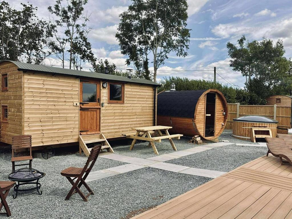 Starry Nights Escape - Hot Tub & Sauna, Yarpole
