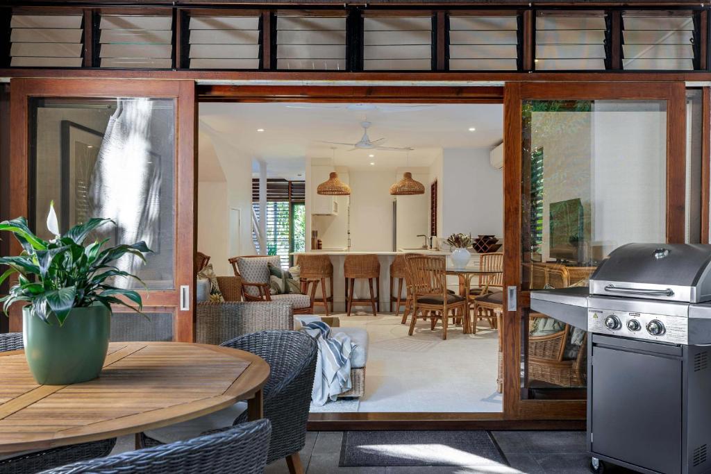 Absolute beachfront, heart of Port Douglas - 24 S, Port Douglas