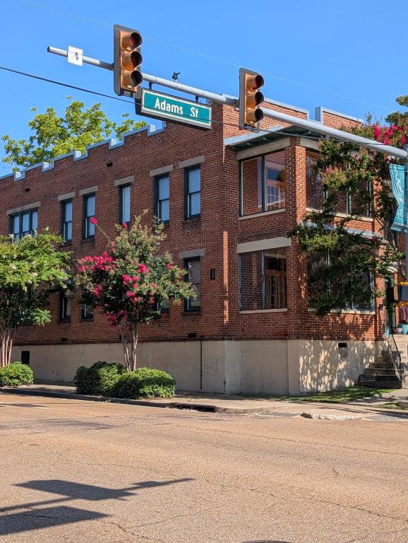 Historic Upscale Loft in Downtown Vicksburg!, Vicksburg