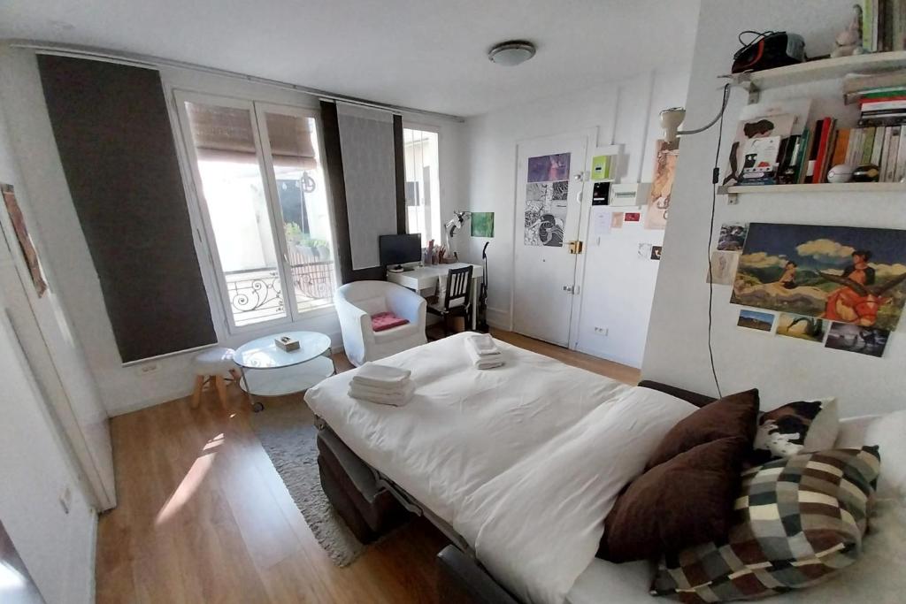 Studio for 2 - near Louvre Museum - 3