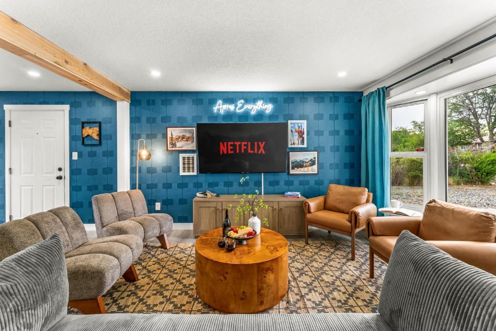 The Timberline- Game Room, Outdoor Theater, Bocce, Fire Pit, Pets, Arvada