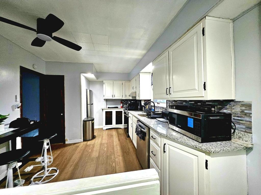 Super Comfy Entire Home, Scranton