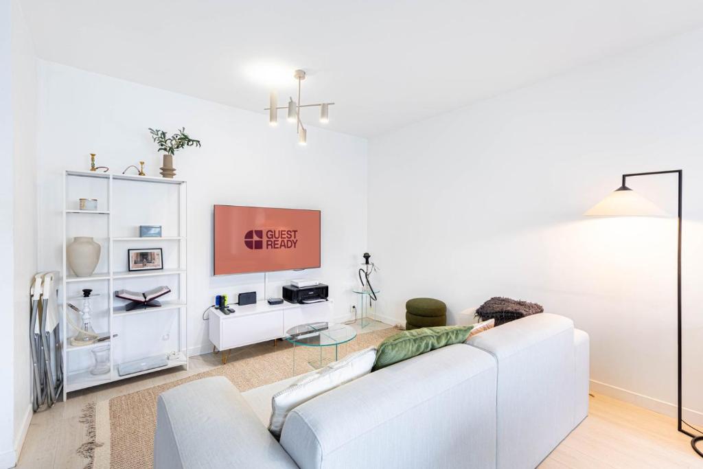 GuestReady - Chic Retreat with Balcony for 2 - 5