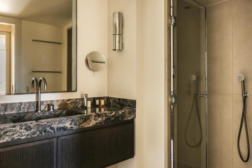 Mondovi Luxury Suites - 4