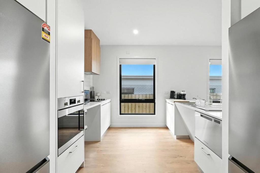 Modern and Accessible, Old Beach, Old Beach