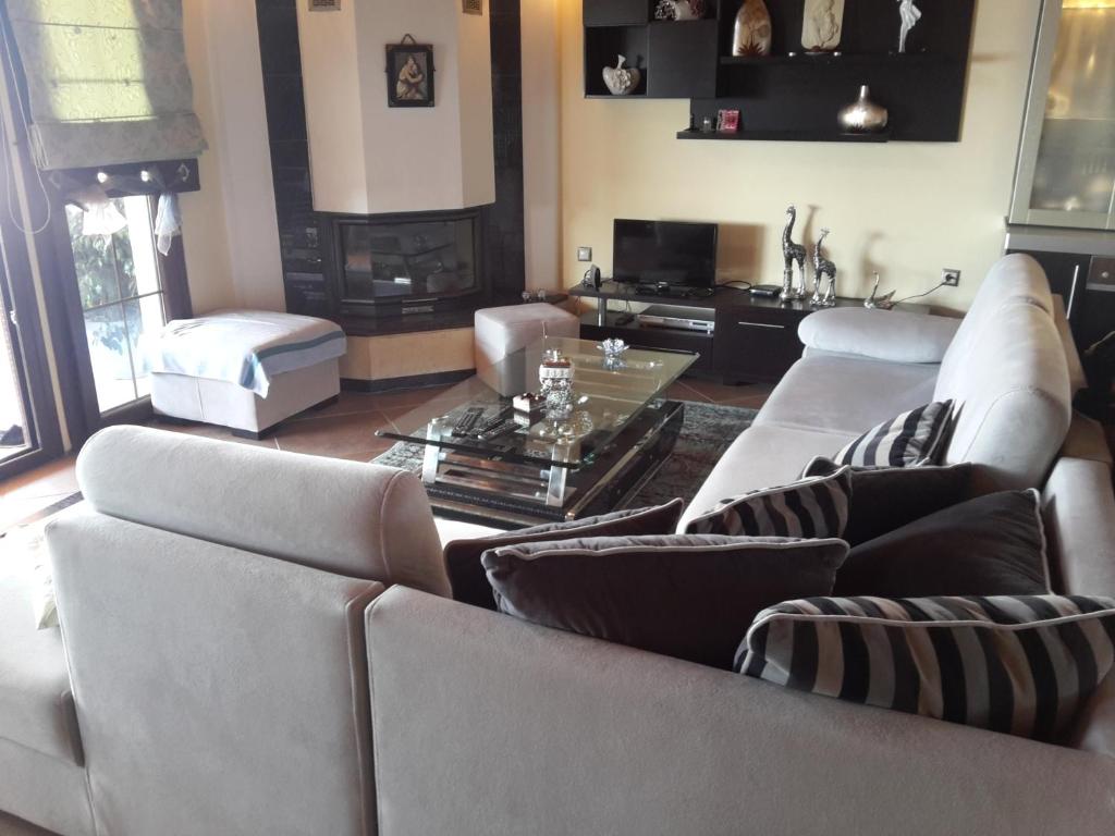 Apartment Rina — Hotel in Saranda
