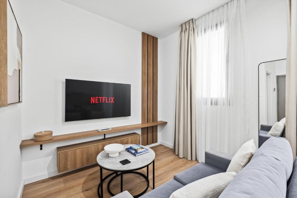 Artemis 104 - Seaside Stories, Livadhia