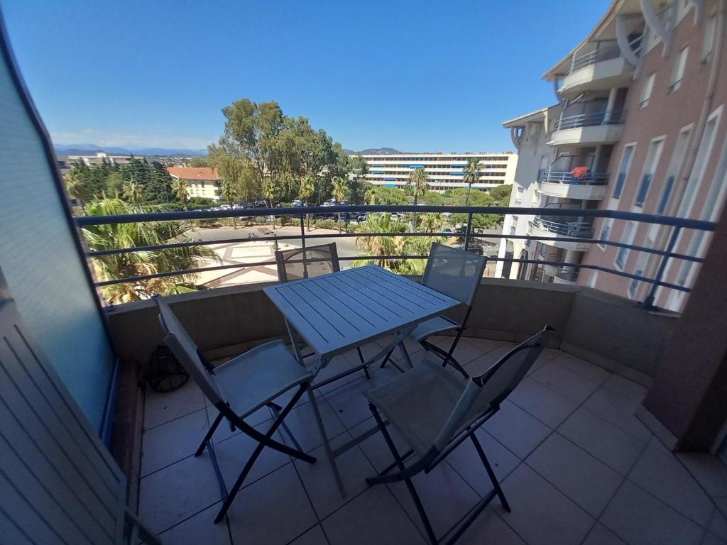 Port Frejus, joli studio cabine bien equipe, clima - 4