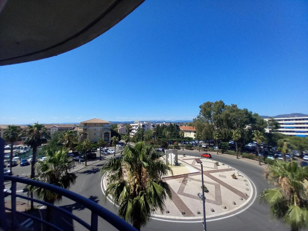 Port Frejus, joli studio cabine bien equipe, clima - 2
